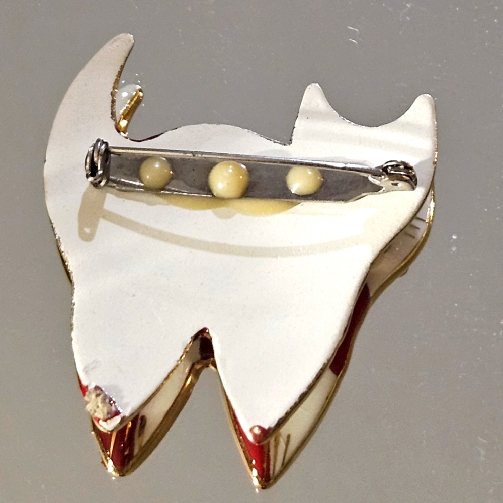 Vintage Red and White Striped Cat Brooch - Picture 5 of 5